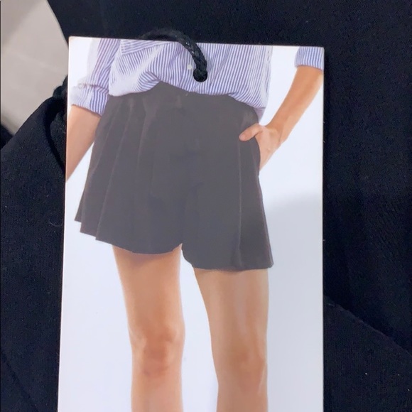 Black Slouchy Shorts, Pleated with Tie, Medium NWT - Picture 6 of 6